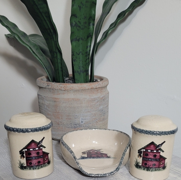 Home and Garden Party Primitive Salt Pepper Shakers And Spoon Rest - Picture 1 of 4